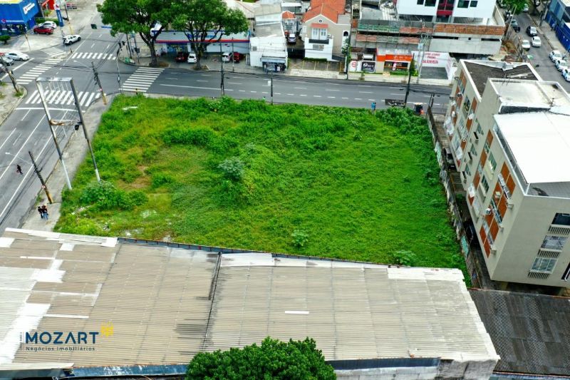 AVENIDA VISCONDE DE ALBUQUERQUE COM RUA JOSÉ OSÓRIO -ESQUINA POSITIVA - Recife/PE